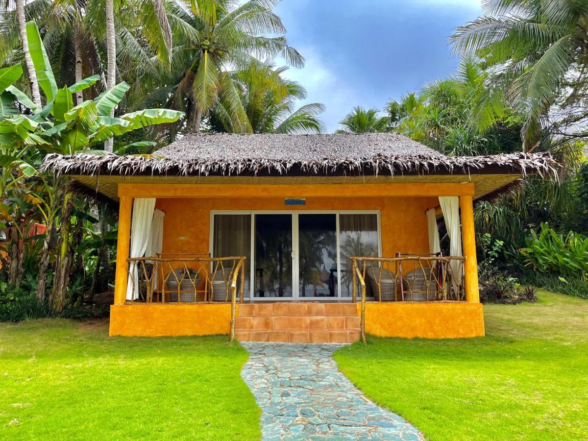 Coco Grove Beach Resort, Siquijor Island Dış mekan fotoğraf A bungalow at the resort