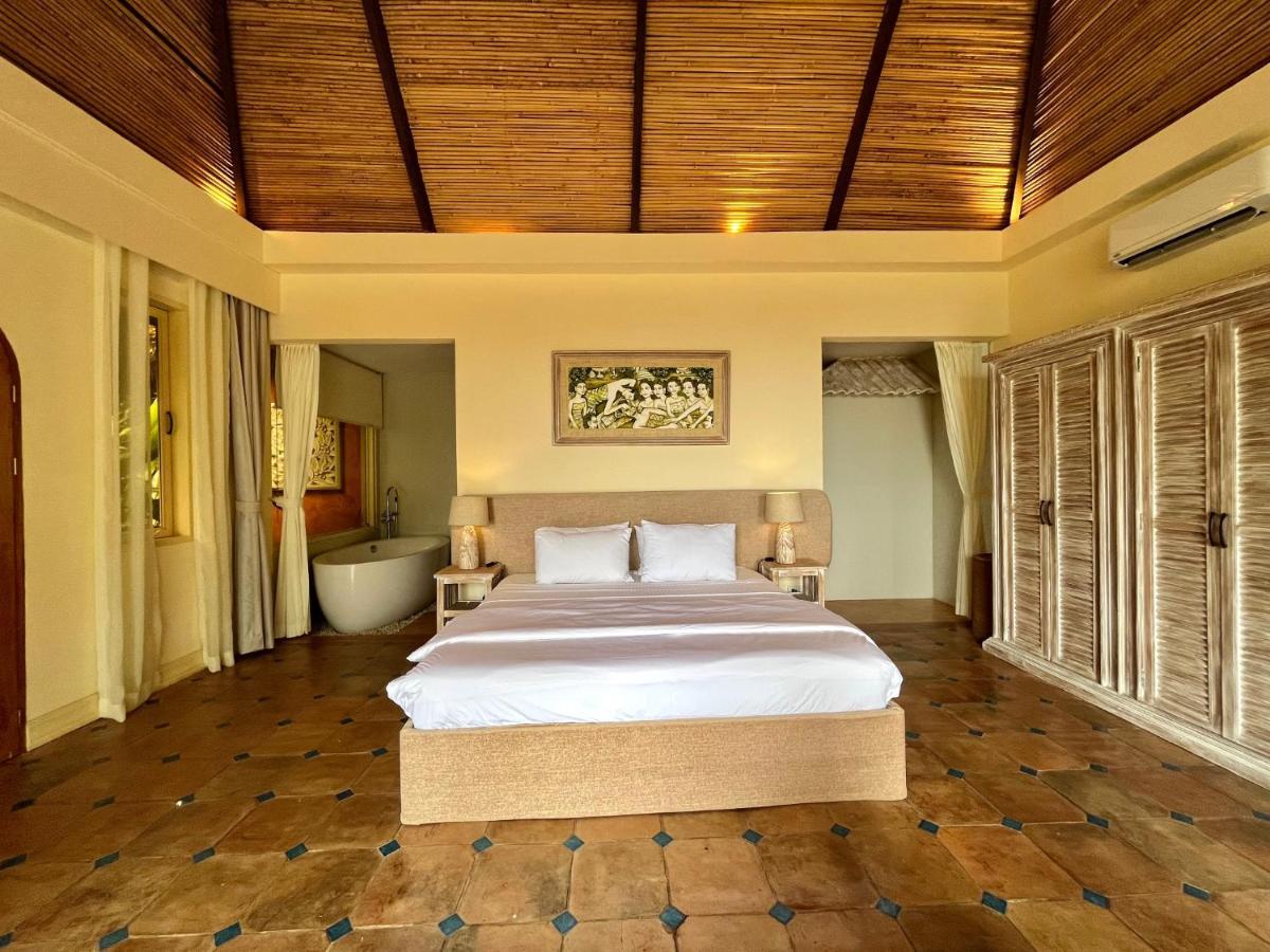 Coco Grove Beach Resort, Siquijor Island Dış mekan fotoğraf A bedroom at the resort