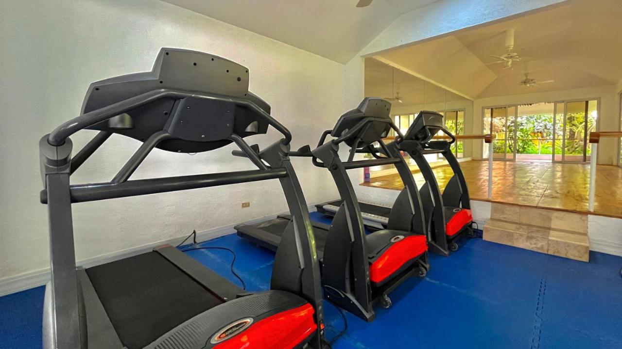 Coco Grove Beach Resort, Siquijor Island Dış mekan fotoğraf Treadmills at the gym