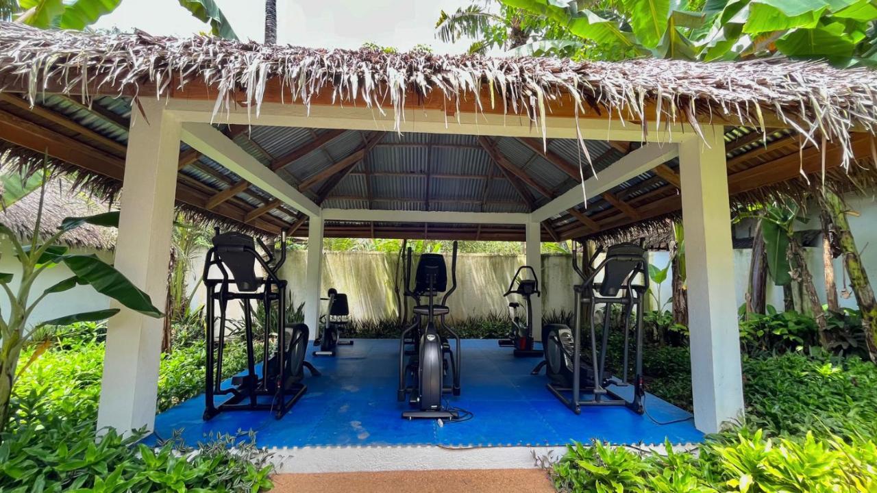 Coco Grove Beach Resort, Siquijor Island Dış mekan fotoğraf The gym at the resort