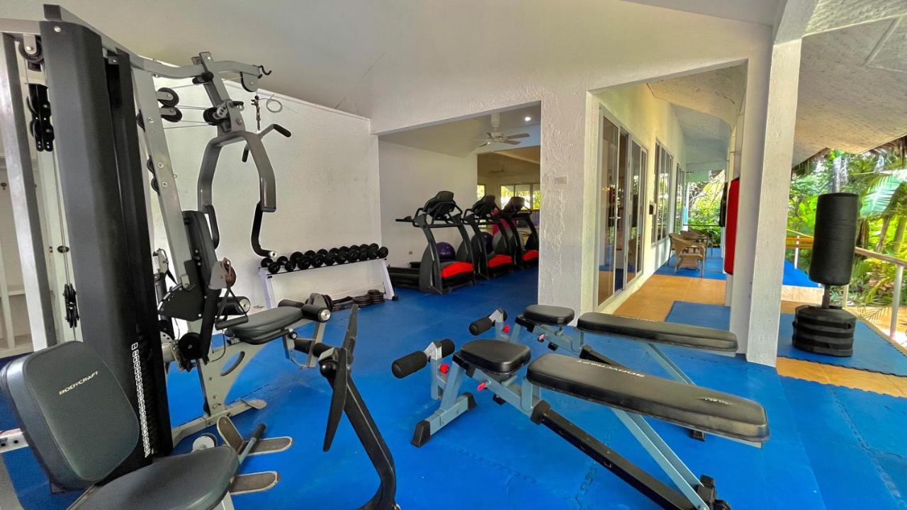 Coco Grove Beach Resort, Siquijor Island Dış mekan fotoğraf The gym at the hotel