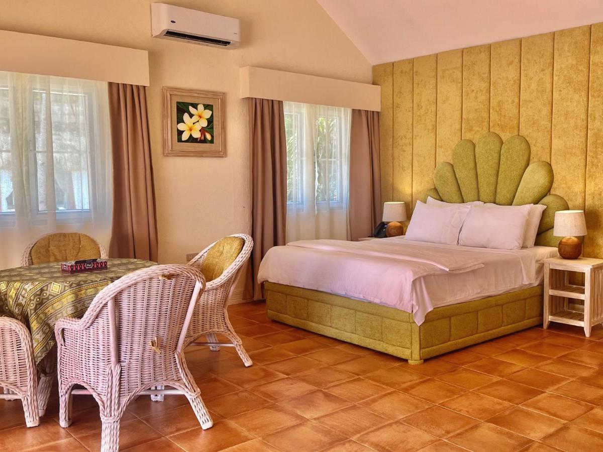 Coco Grove Beach Resort, Siquijor Island Dış mekan fotoğraf A room at the hotel