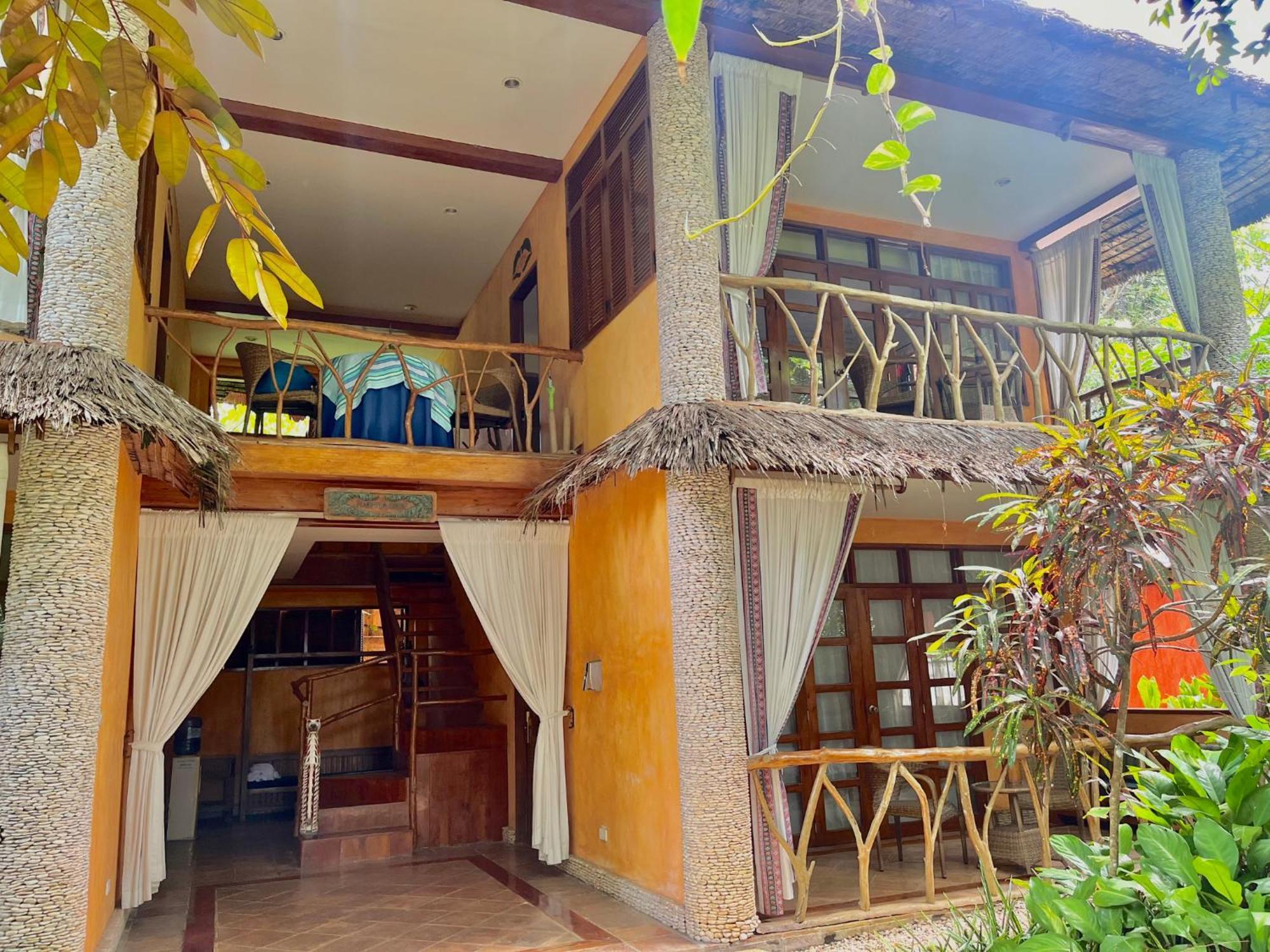 Coco Grove Beach Resort, Siquijor Island Dış mekan fotoğraf A villa at the resort