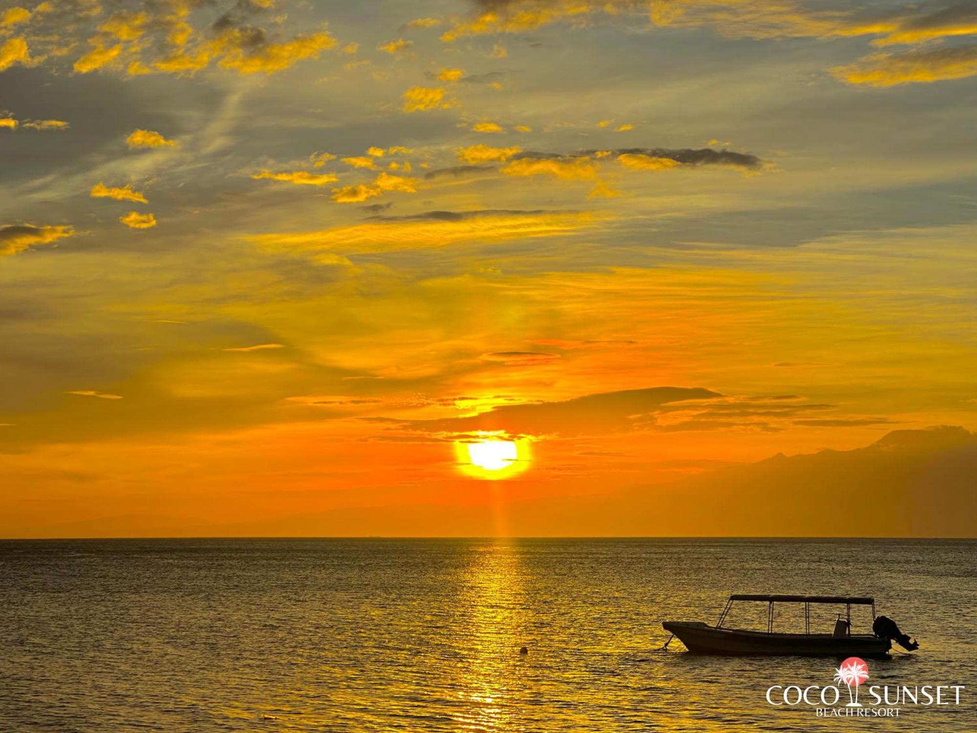 Coco Grove Beach Resort, Siquijor Island Dış mekan fotoğraf Sunset at Ooboi