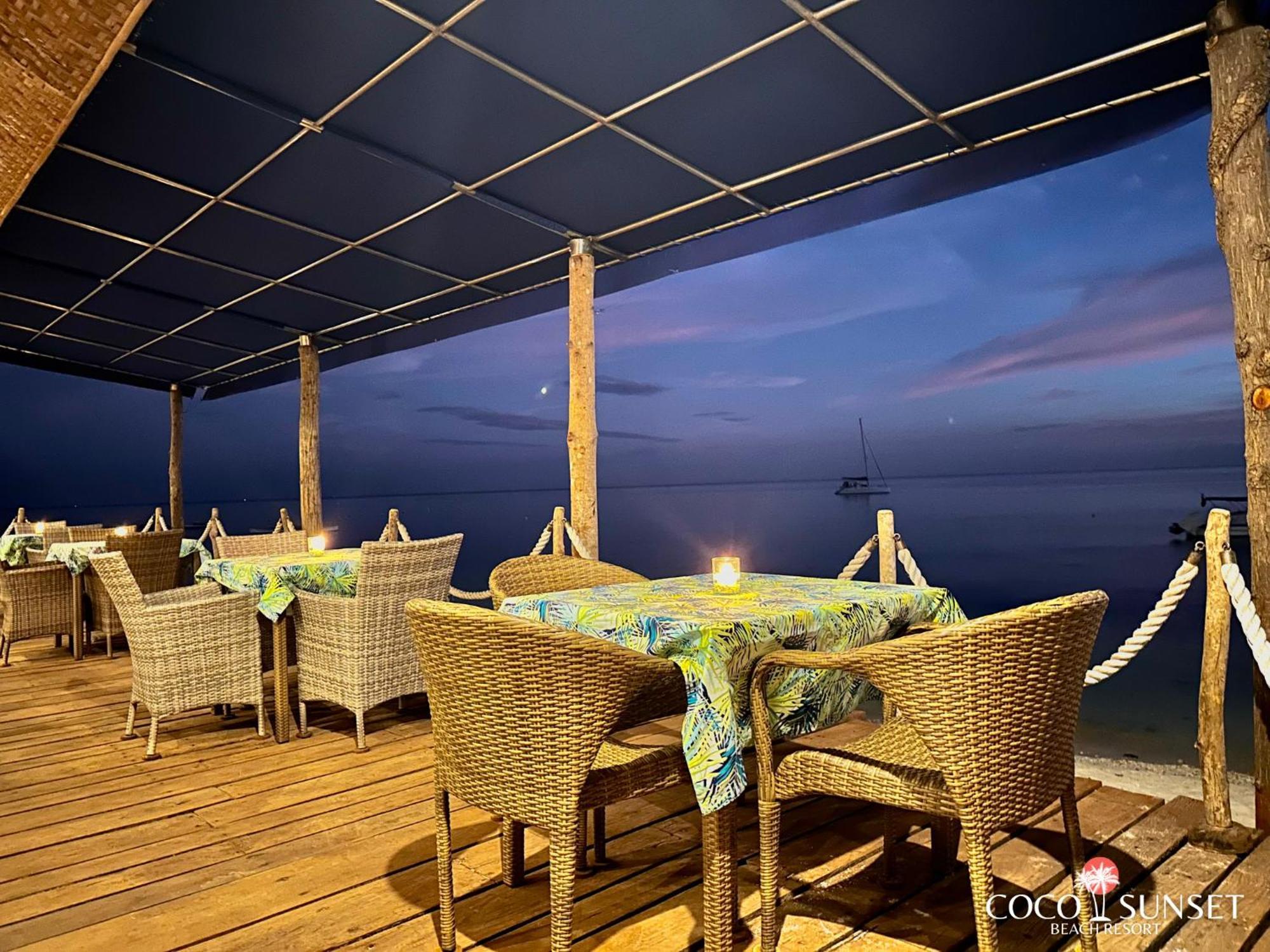 Coco Grove Beach Resort, Siquijor Island Dış mekan fotoğraf The restaurant at the resort