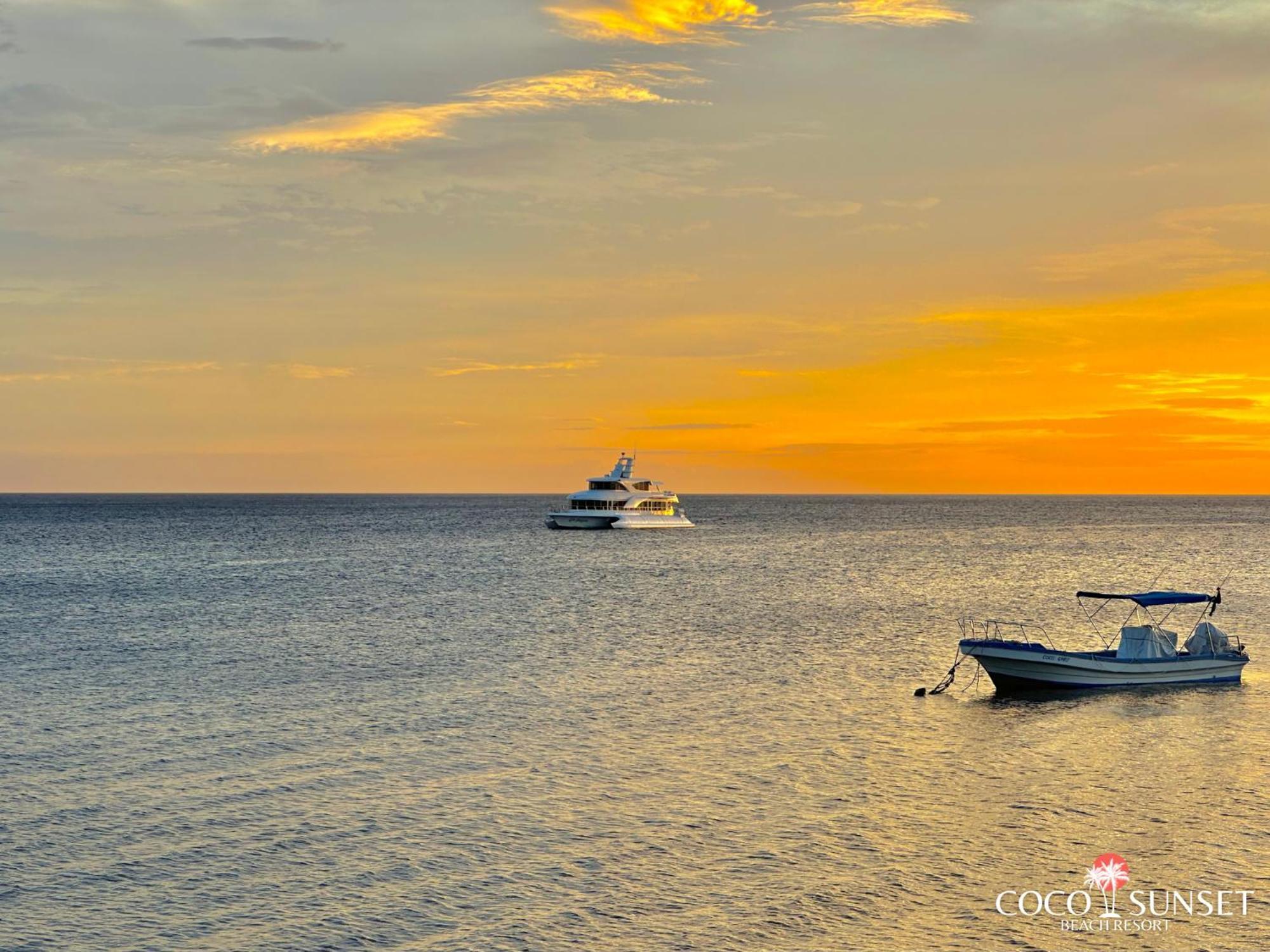 Coco Grove Beach Resort, Siquijor Island Dış mekan fotoğraf Sunset at the Gulf of Naples