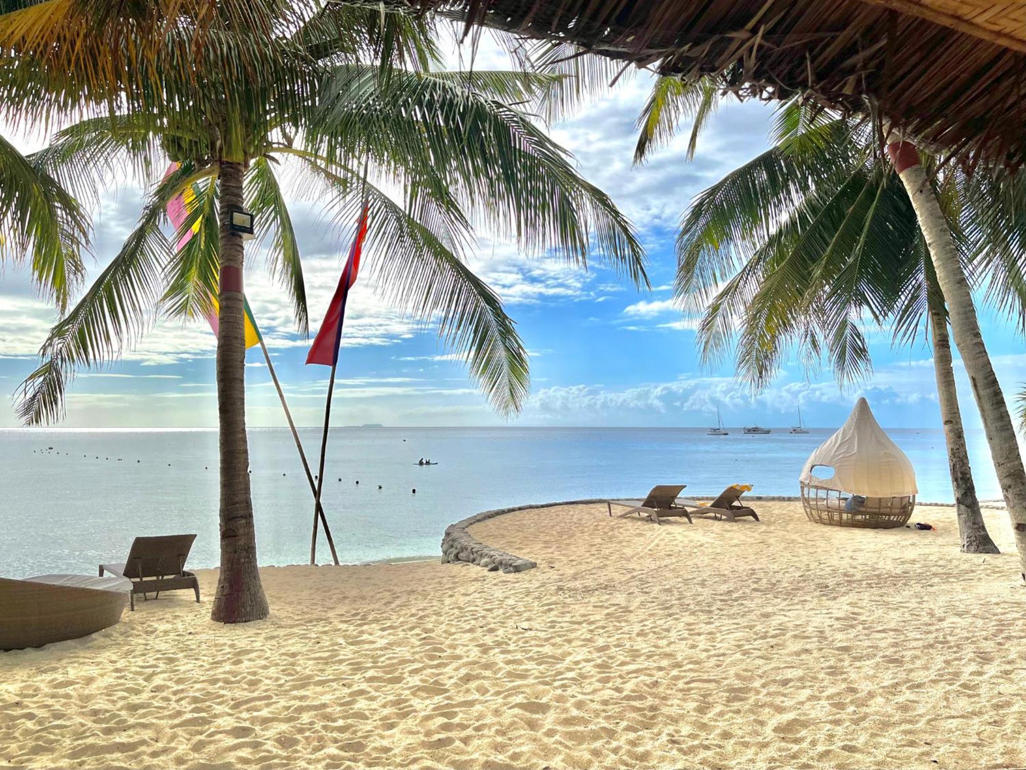 Coco Grove Beach Resort, Siquijor Island Dış mekan fotoğraf Beach at the Shangri-La Resort