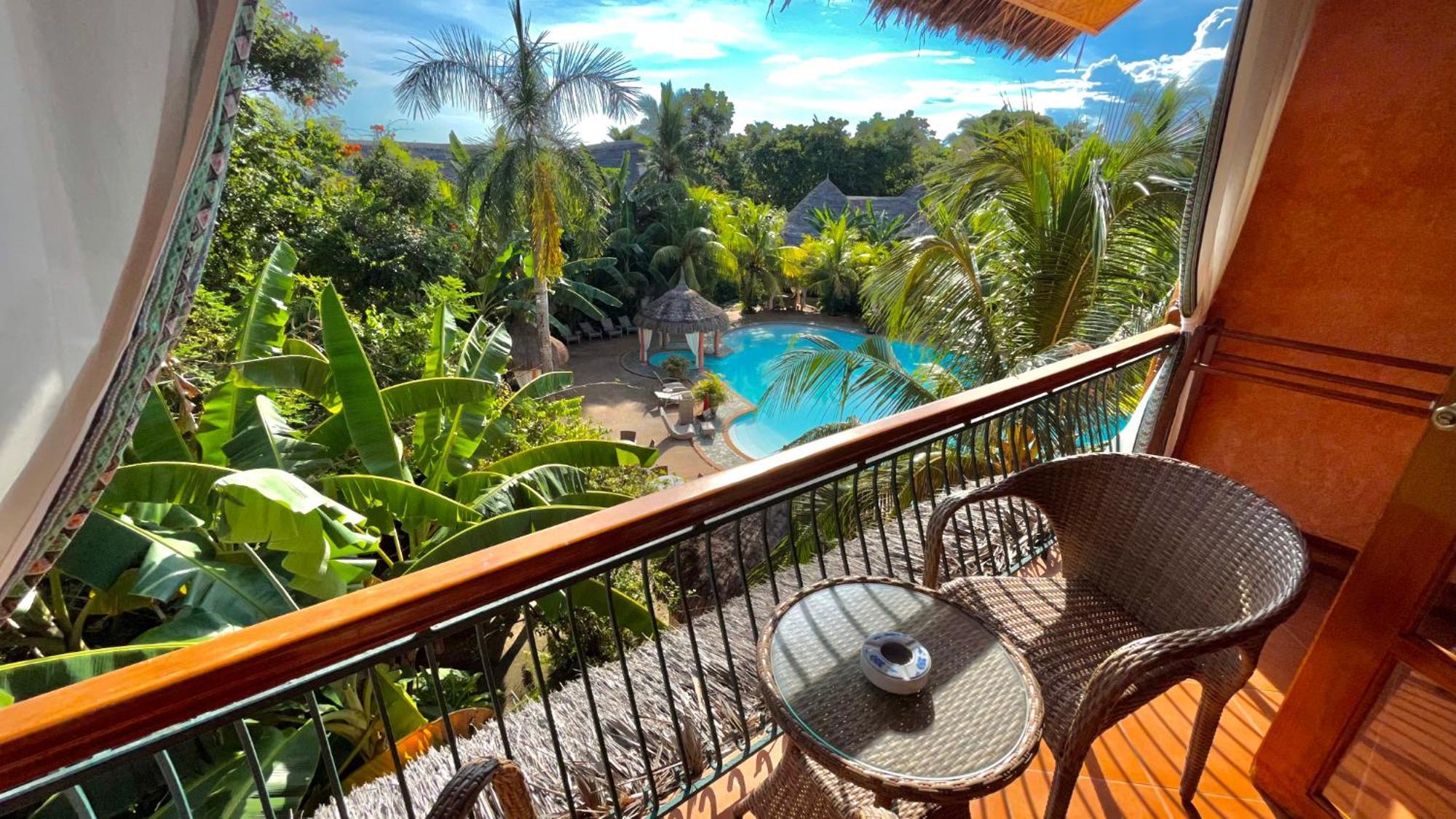 Coco Grove Beach Resort, Siquijor Island Oda fotoğraf View from the balcony of a room at the resort