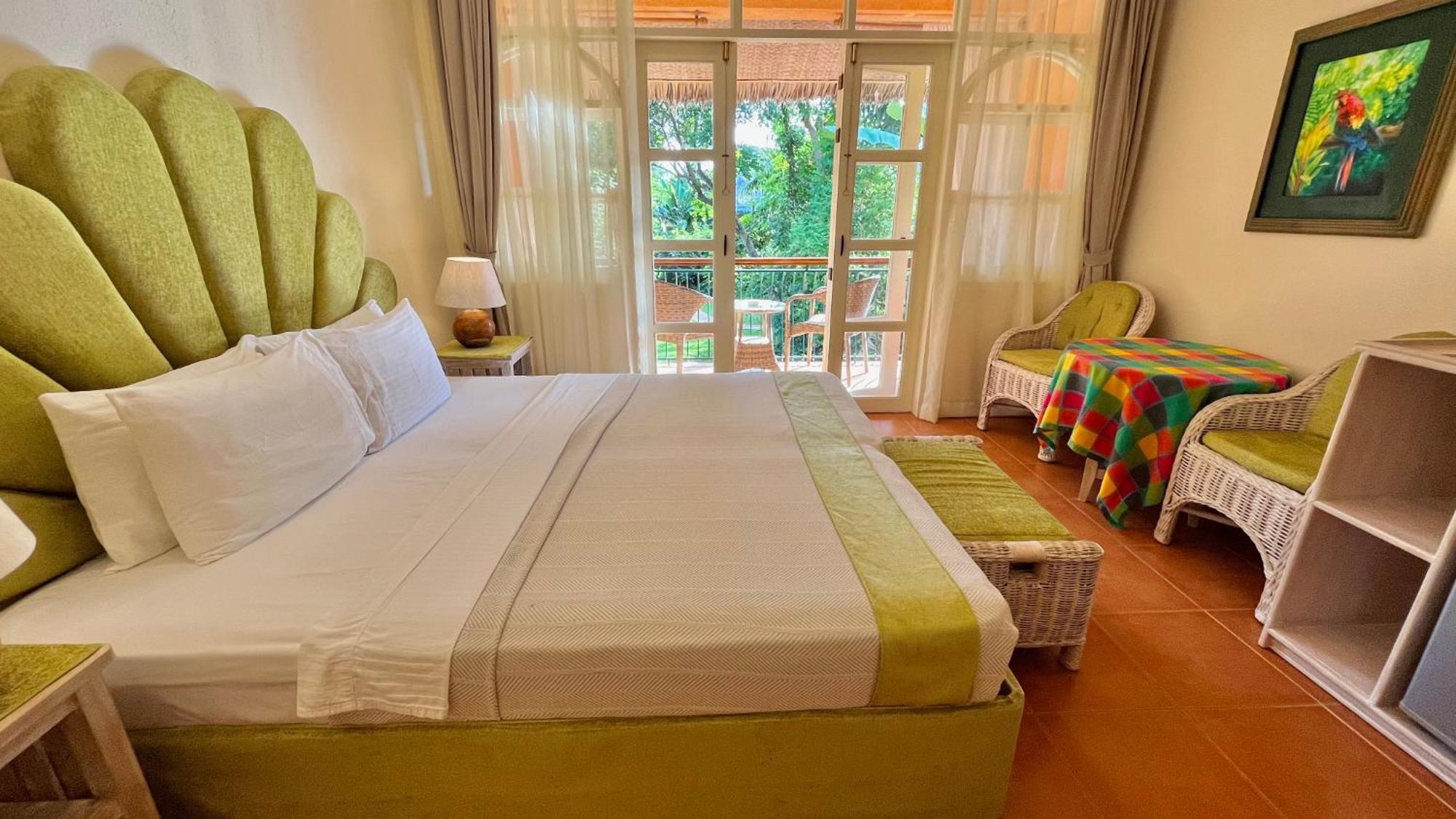 Coco Grove Beach Resort, Siquijor Island Oda fotoğraf A room at the hotel
