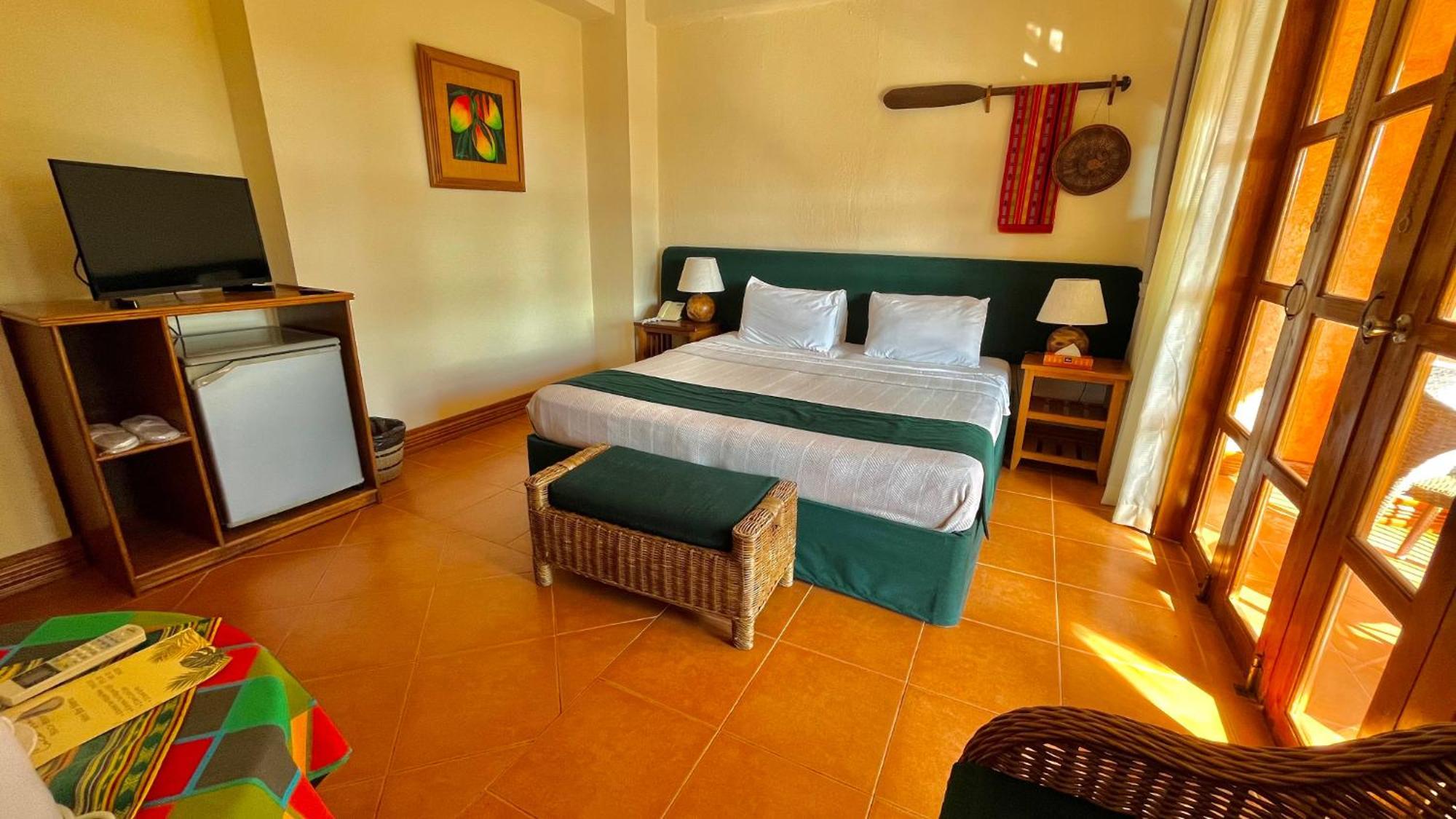 Coco Grove Beach Resort, Siquijor Island Oda fotoğraf A room at the Nile River Camp