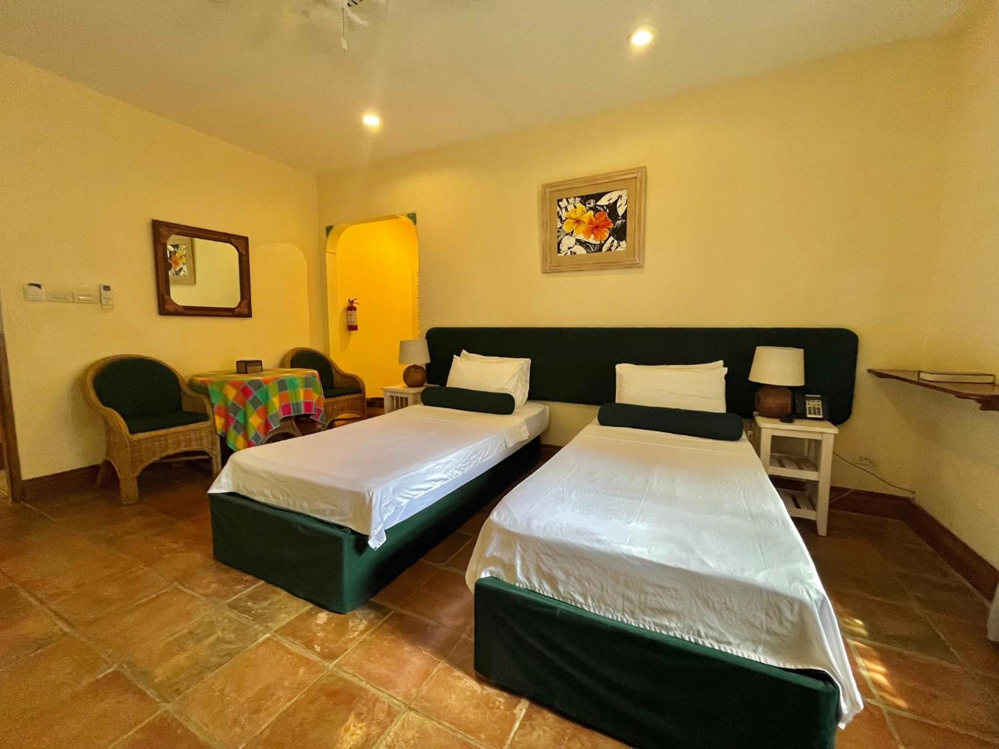 Coco Grove Beach Resort, Siquijor Island Oda fotoğraf A room at the hotel