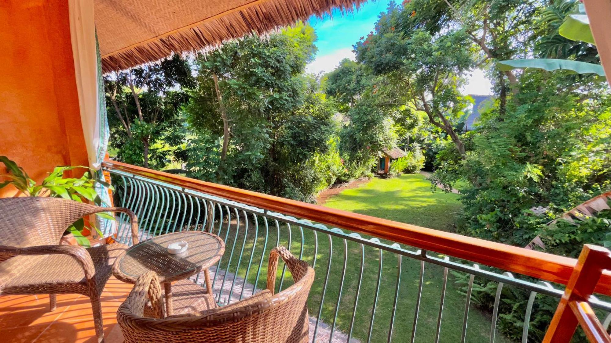 Coco Grove Beach Resort, Siquijor Island Oda fotoğraf View from the balcony of a villa at the resort