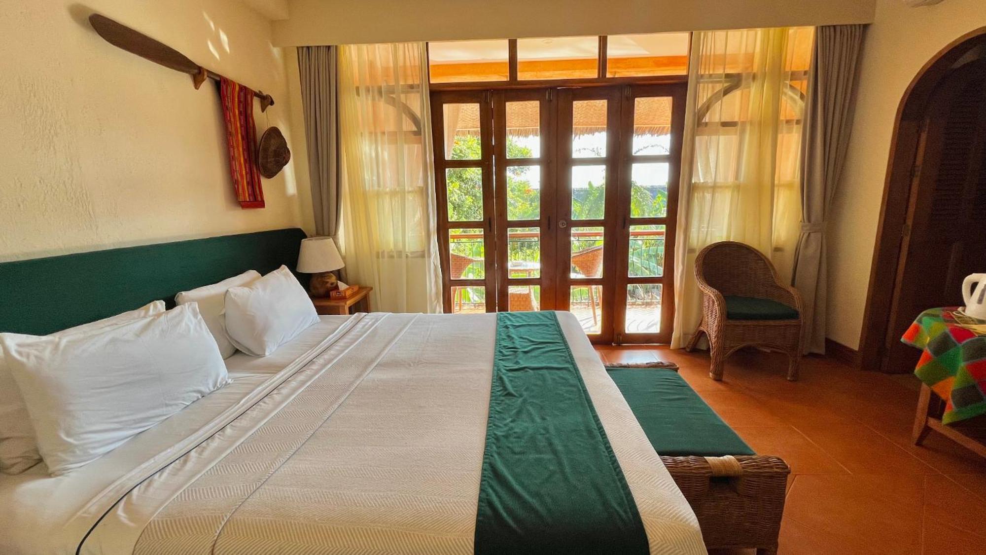 Coco Grove Beach Resort, Siquijor Island Oda fotoğraf A room at the hotel